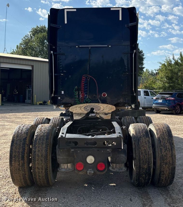 image for item OK9495 2013 Freightliner Coronado glider kit semi truck