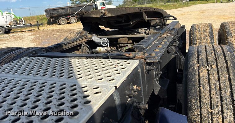 image for item OK9495 2013 Freightliner Coronado glider kit semi truck