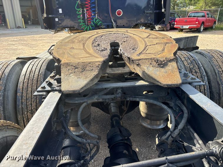 image for item OK9495 2013 Freightliner Coronado glider kit semi truck