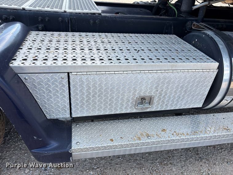 image for item OK9495 2013 Freightliner Coronado glider kit semi truck