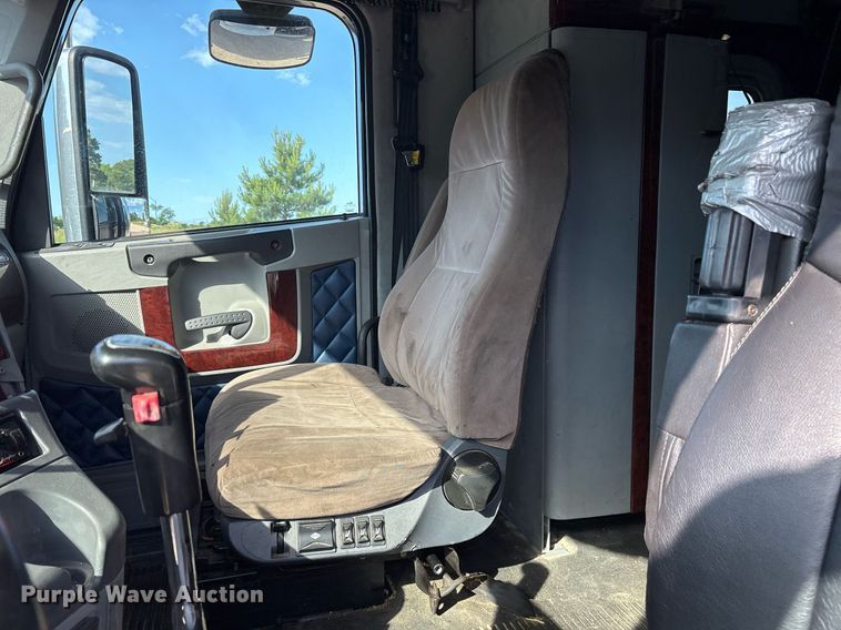 image for item OK9495 2013 Freightliner Coronado glider kit semi truck