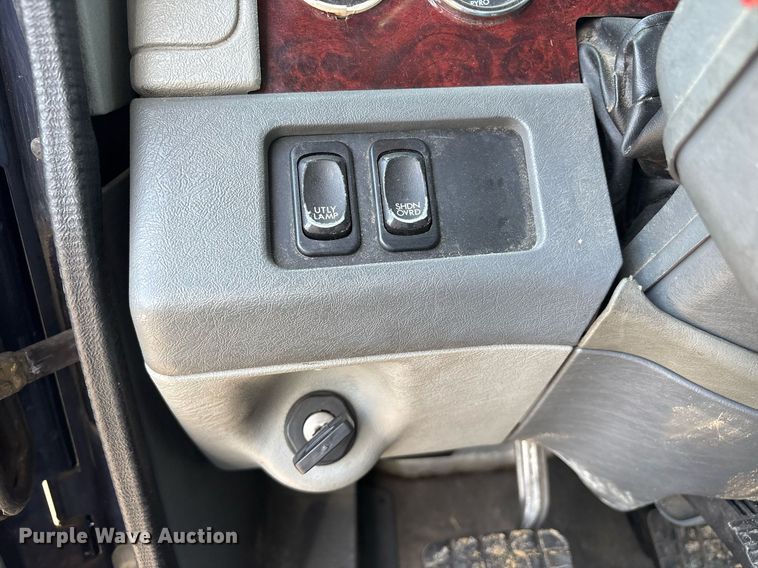 image for item OK9495 2013 Freightliner Coronado glider kit semi truck