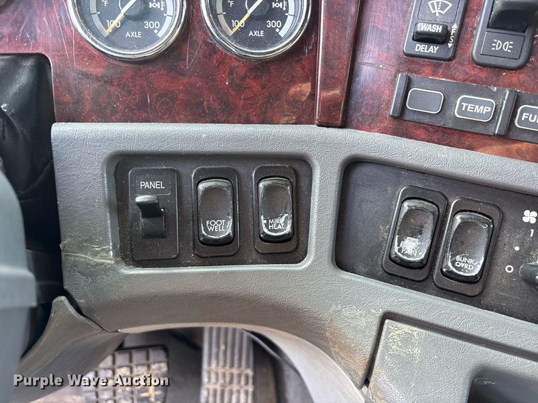 image for item OK9495 2013 Freightliner Coronado glider kit semi truck