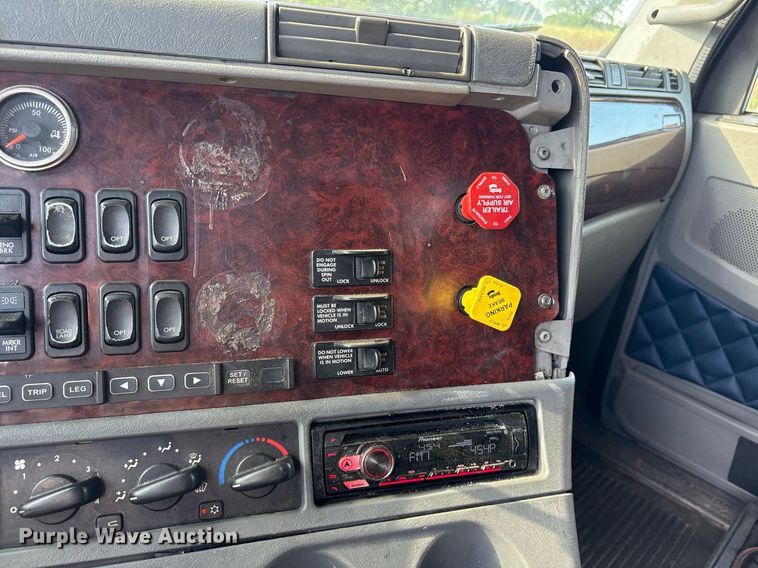 image for item OK9495 2013 Freightliner Coronado glider kit semi truck