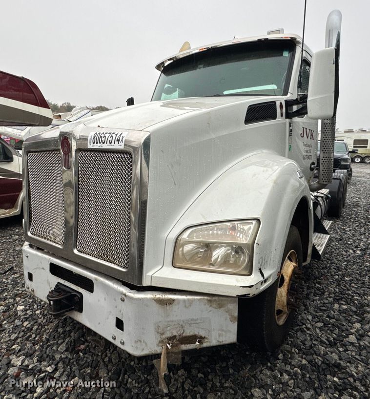 image for item YA0138 2017 Kenworth T880 semi truck
