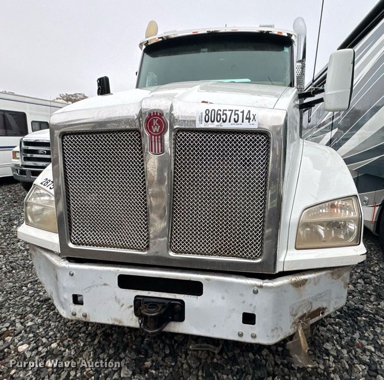 image for item YA0138 2017 Kenworth T880 semi truck