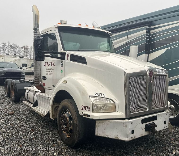 image for item YA0138 2017 Kenworth T880 semi truck
