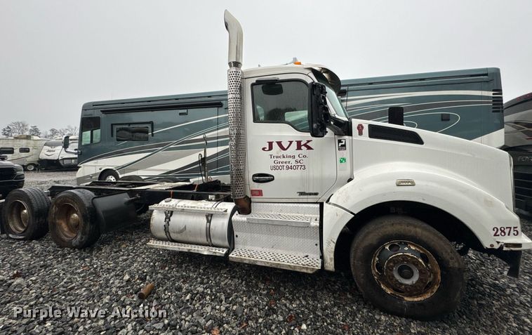 image for item YA0138 2017 Kenworth T880 semi truck