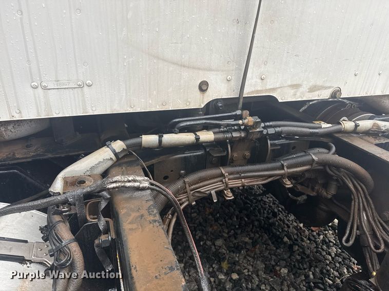 image for item YA0138 2017 Kenworth T880 semi truck