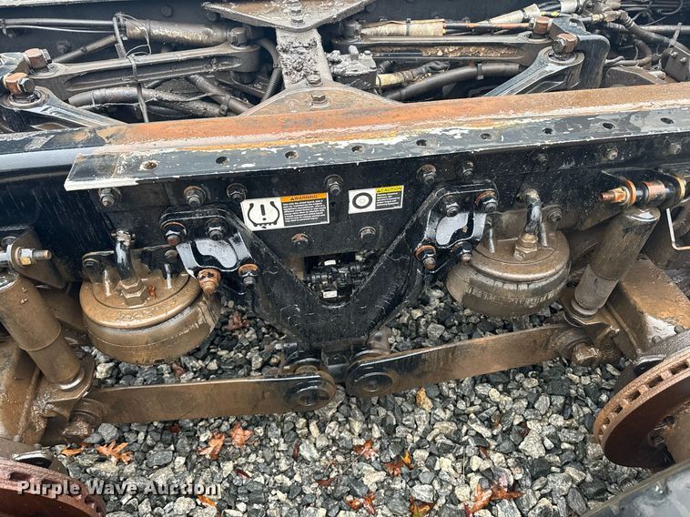 image for item YA0138 2017 Kenworth T880 semi truck