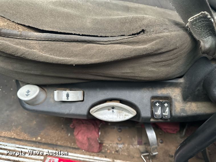 image for item YA0138 2017 Kenworth T880 semi truck