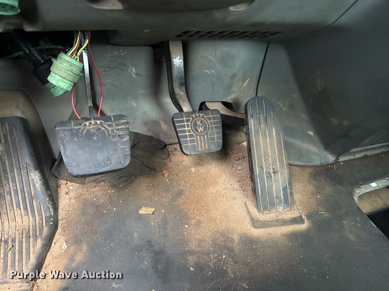 image for item YA0138 2017 Kenworth T880 semi truck