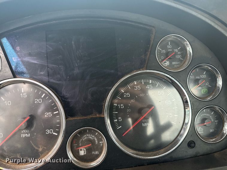 image for item YA0138 2017 Kenworth T880 semi truck