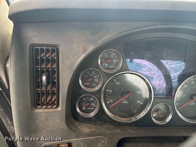 image for item YA0138 2017 Kenworth T880 semi truck