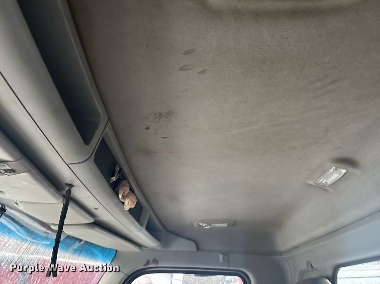 image for item YA0138 2017 Kenworth T880 semi truck