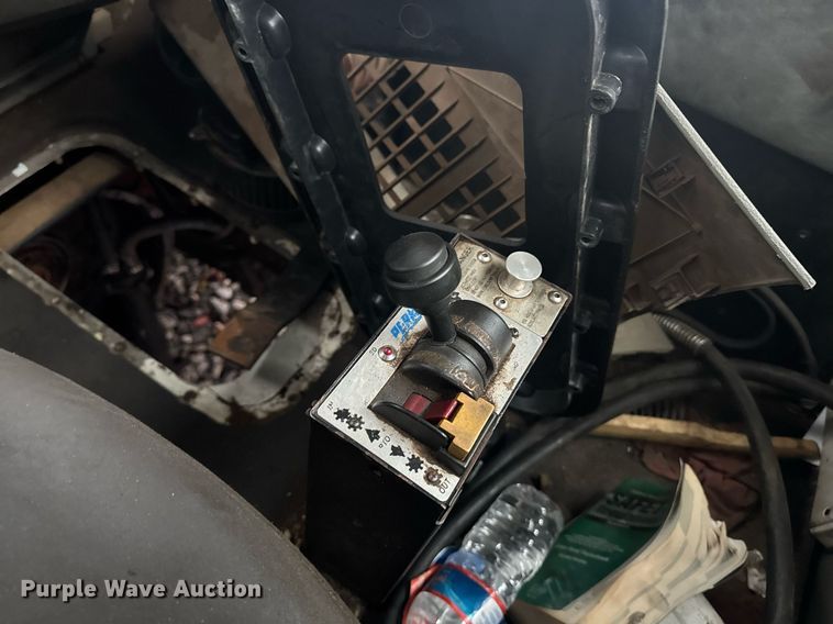 image for item YA0138 2017 Kenworth T880 semi truck