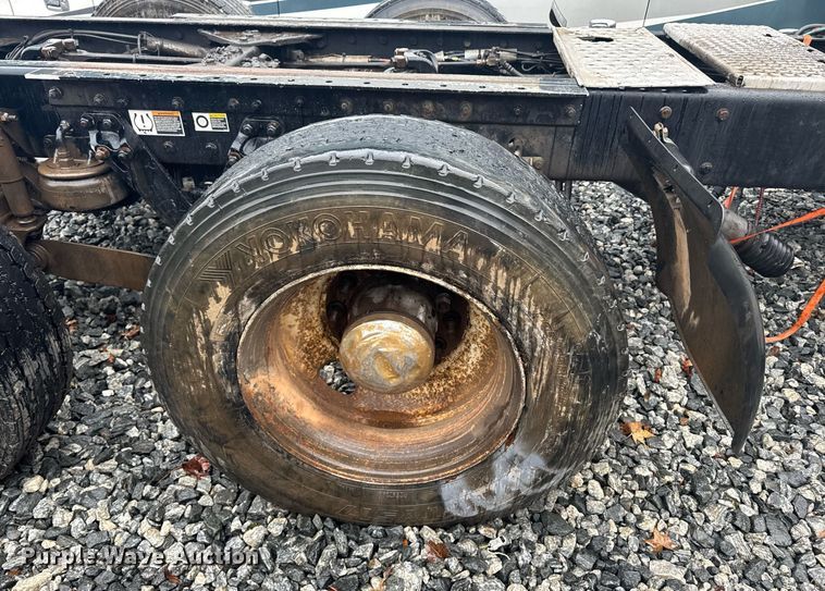 image for item YA0138 2017 Kenworth T880 semi truck