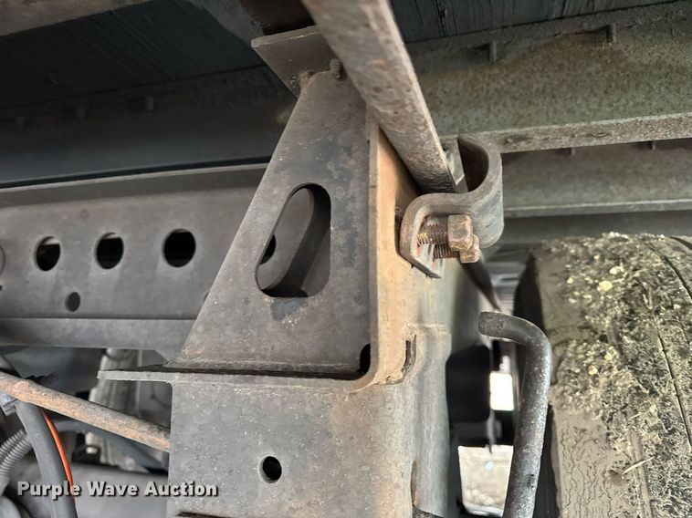 image for item YA0363 2013 Utility dry van trailer