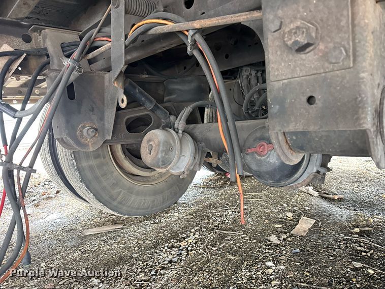 image for item YA0363 2013 Utility dry van trailer