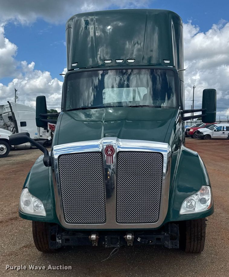 image for item YA0413 2019 Kenworth T680 semi truck