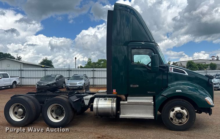 image for item YA0413 2019 Kenworth T680 semi truck