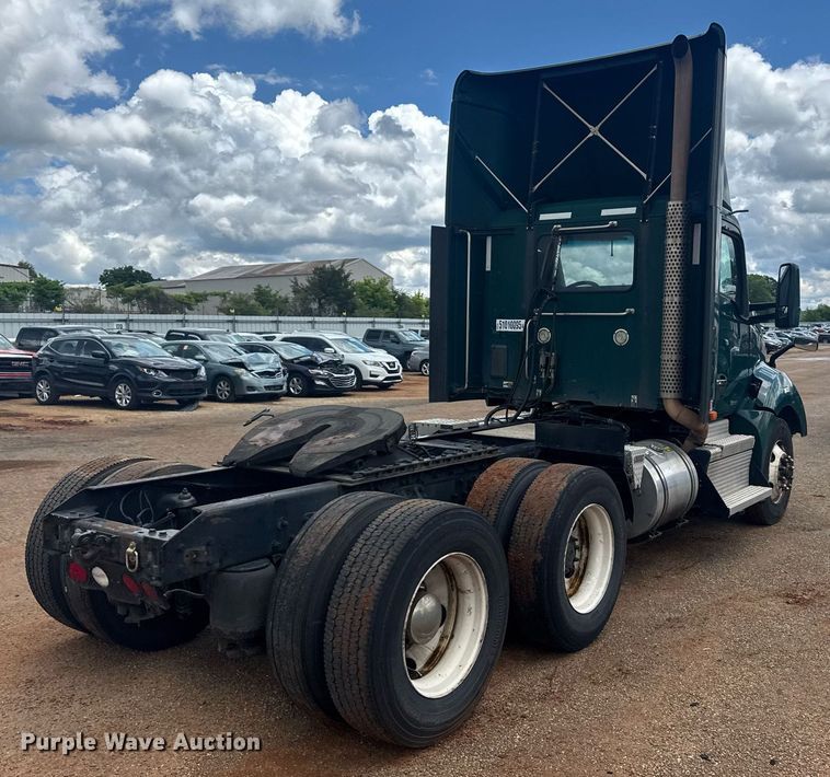 image for item YA0413 2019 Kenworth T680 semi truck