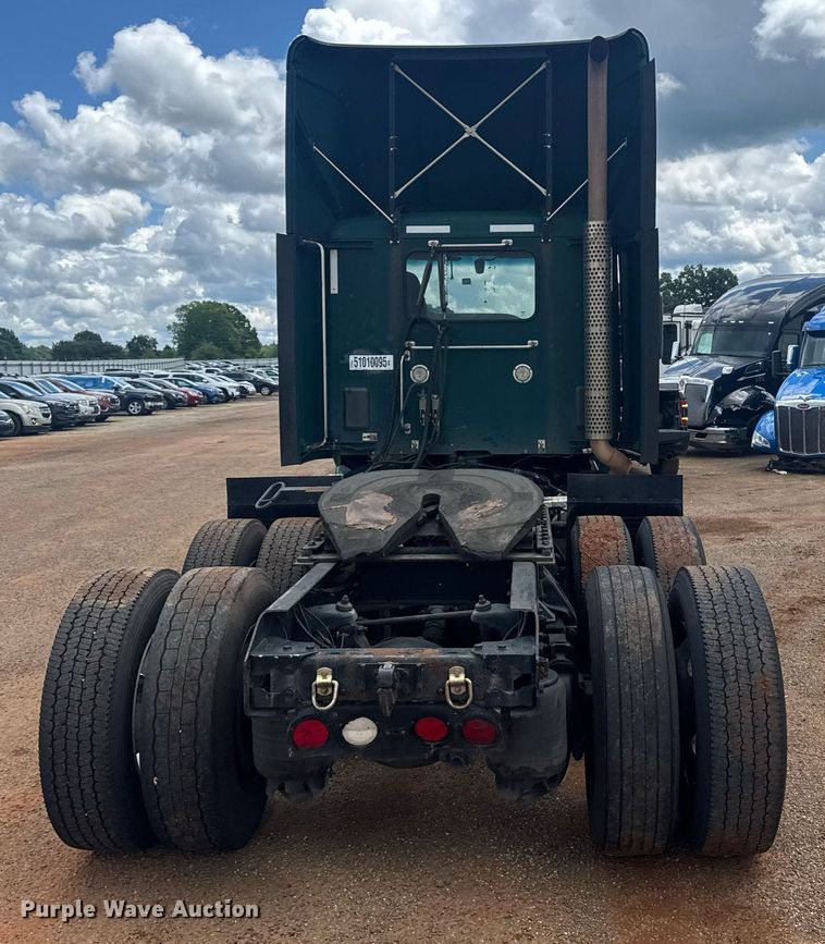 image for item YA0413 2019 Kenworth T680 semi truck