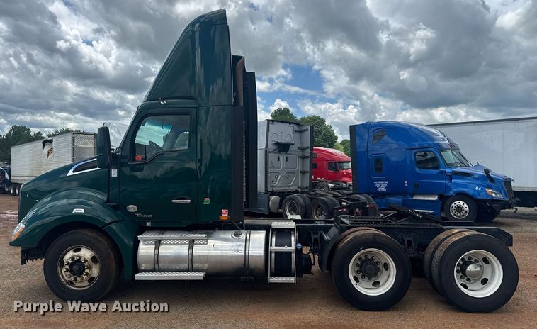 image for item YA0413 2019 Kenworth T680 semi truck