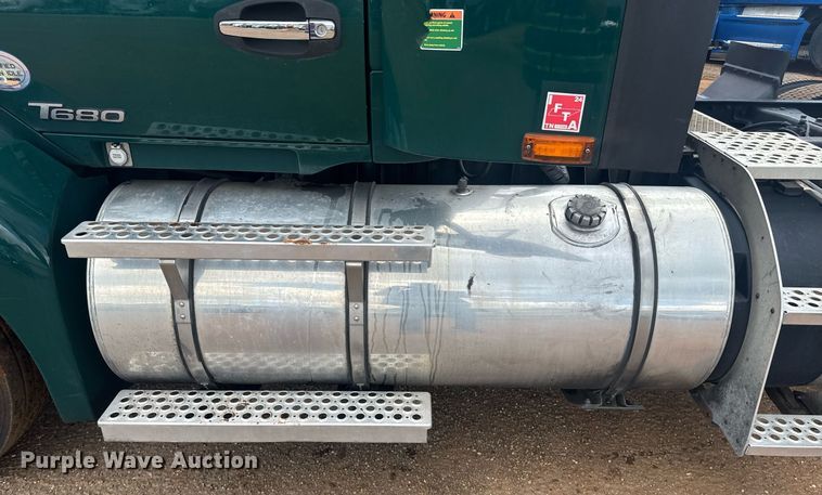 image for item YA0413 2019 Kenworth T680 semi truck