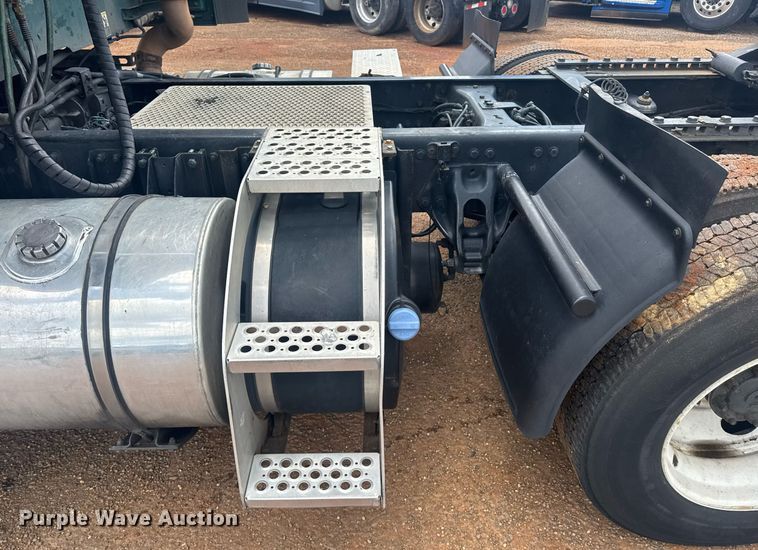 image for item YA0413 2019 Kenworth T680 semi truck