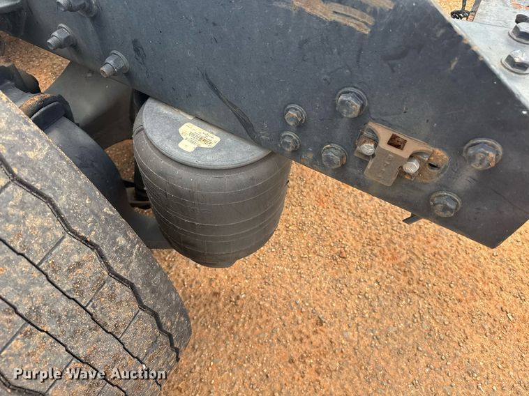 image for item YA0413 2019 Kenworth T680 semi truck