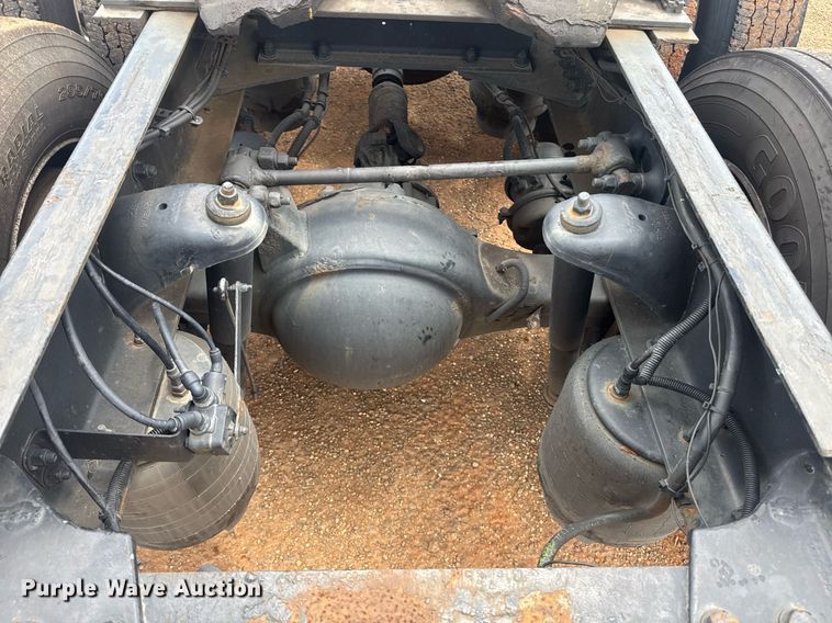 image for item YA0413 2019 Kenworth T680 semi truck