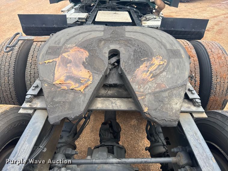 image for item YA0413 2019 Kenworth T680 semi truck