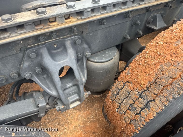 image for item YA0413 2019 Kenworth T680 semi truck