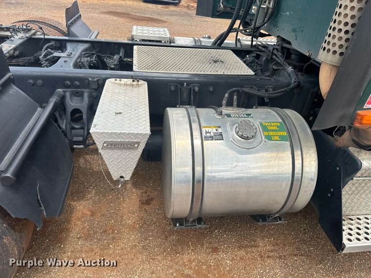 image for item YA0413 2019 Kenworth T680 semi truck