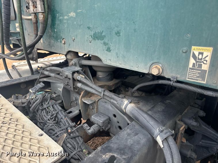 image for item YA0413 2019 Kenworth T680 semi truck