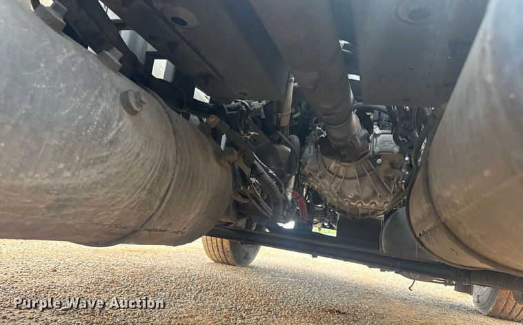 image for item YA0413 2019 Kenworth T680 semi truck