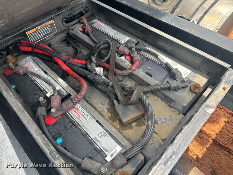 image for item YA0413 2019 Kenworth T680 semi truck