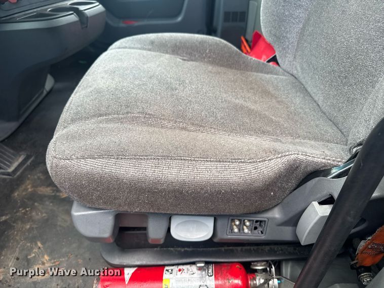 image for item YA0413 2019 Kenworth T680 semi truck