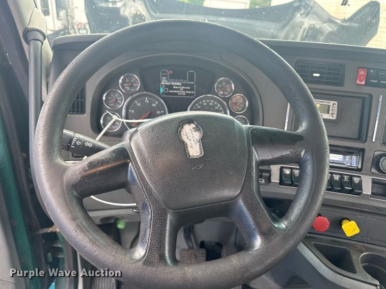 image for item YA0413 2019 Kenworth T680 semi truck