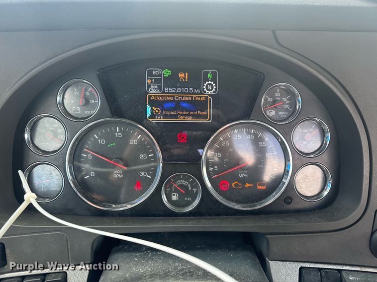 image for item YA0413 2019 Kenworth T680 semi truck