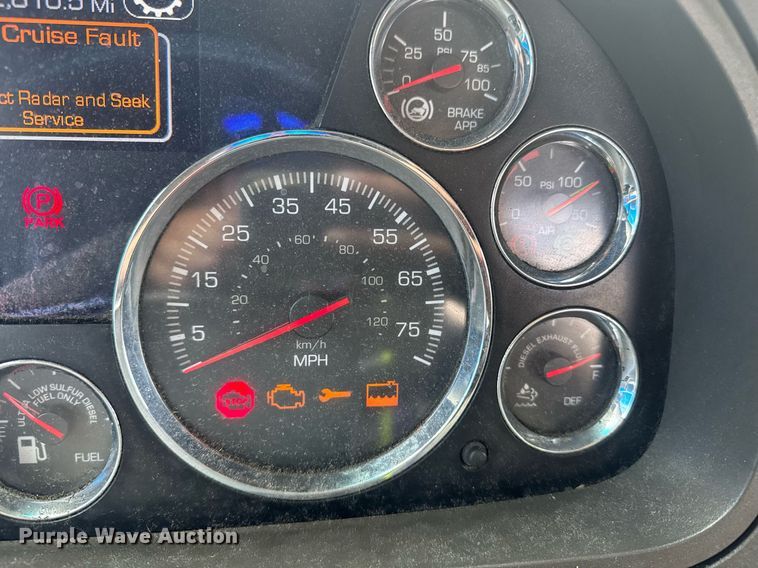 image for item YA0413 2019 Kenworth T680 semi truck