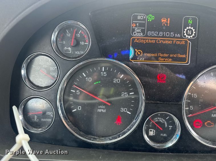 image for item YA0413 2019 Kenworth T680 semi truck