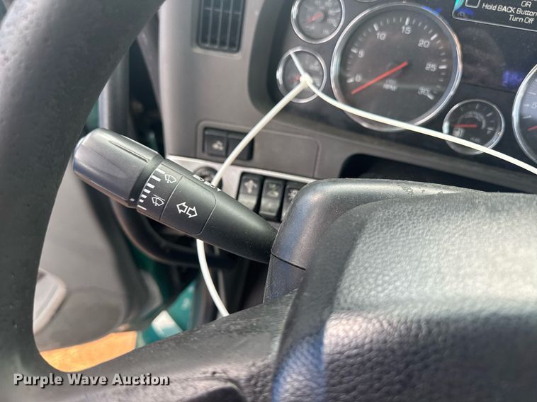 image for item YA0413 2019 Kenworth T680 semi truck