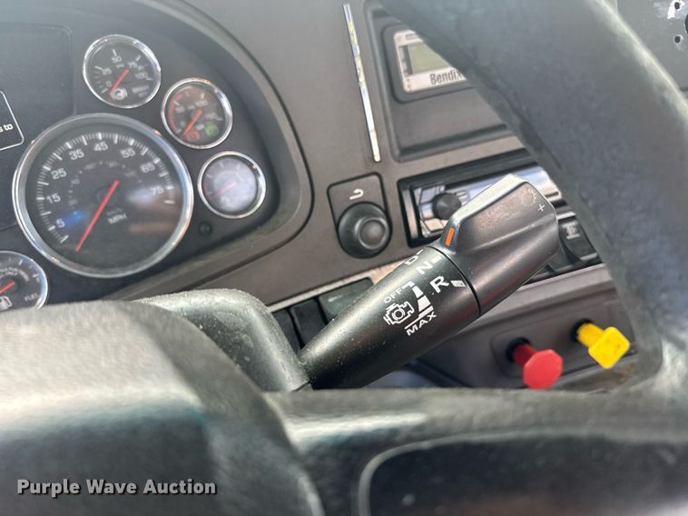 image for item YA0413 2019 Kenworth T680 semi truck