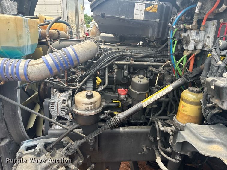 image for item YA0413 2019 Kenworth T680 semi truck