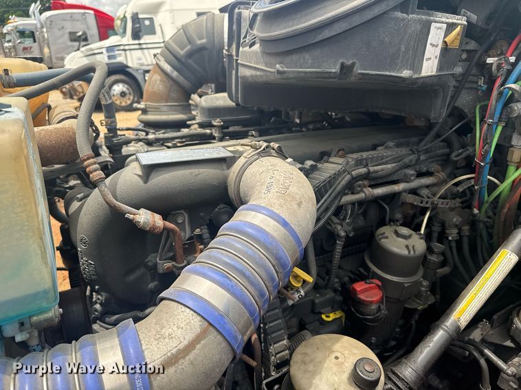 image for item YA0413 2019 Kenworth T680 semi truck