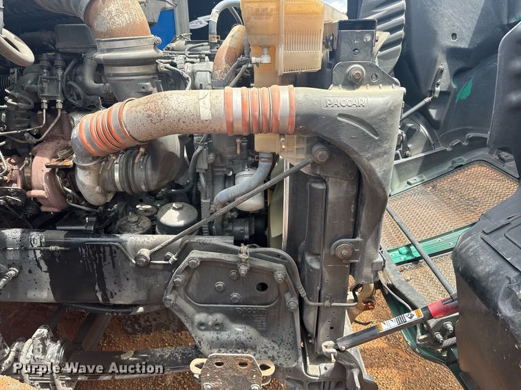 image for item YA0413 2019 Kenworth T680 semi truck