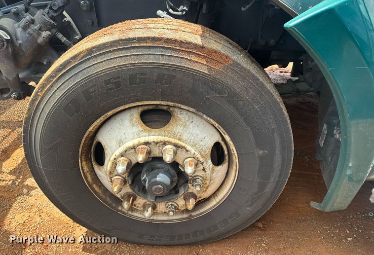 image for item YA0413 2019 Kenworth T680 semi truck