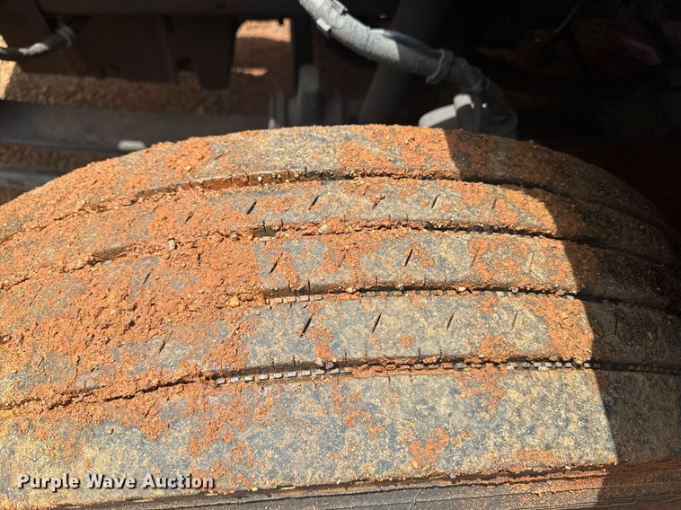 image for item YA0413 2019 Kenworth T680 semi truck